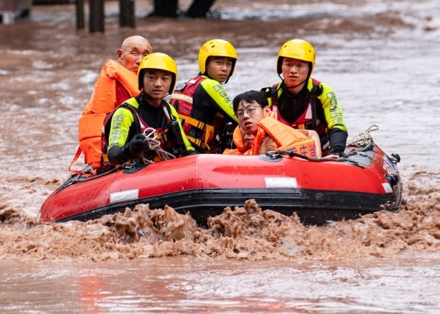 如何應(yīng)對強降雨及次生災(zāi)害？