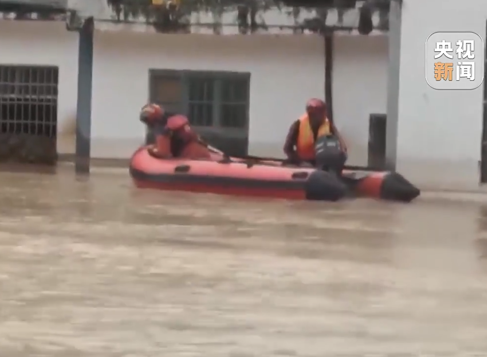 【新聞直播間】廣西凌云暴雨致多個鄉(xiāng)鎮(zhèn)積水 消防及時轉(zhuǎn)移群眾